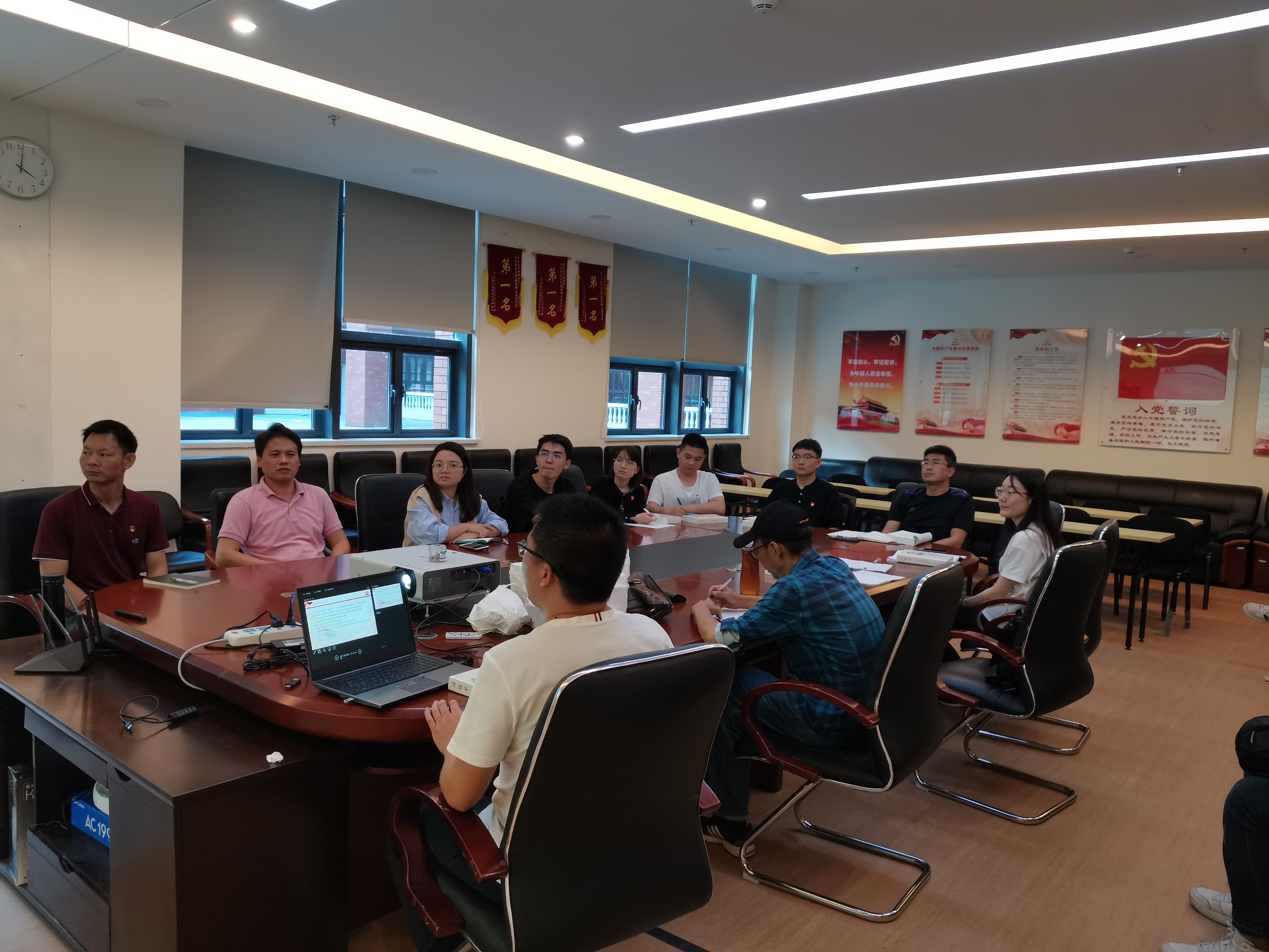 支部学习会议现场