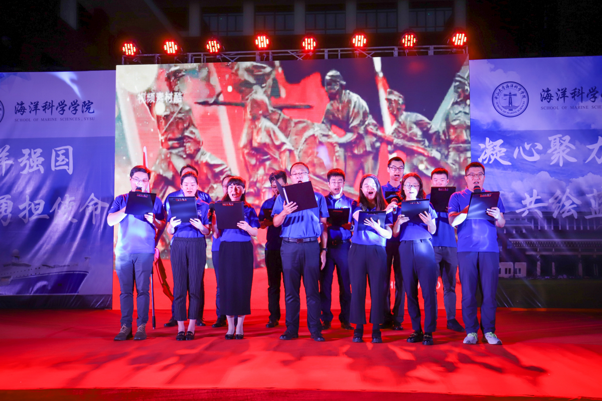 我们走在大路上