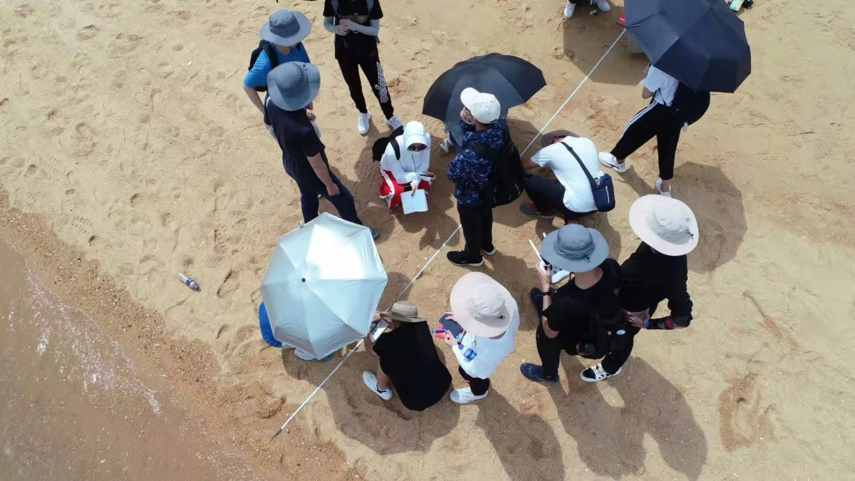 用罗盘测量沙滩坡度