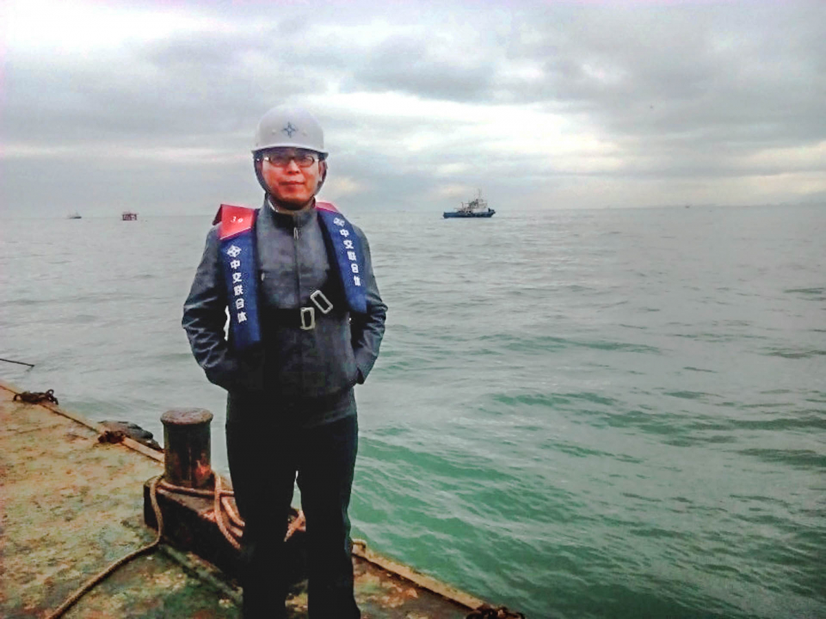 雷亚平参与港珠澳大桥岛隧工程回淤预警预报项目