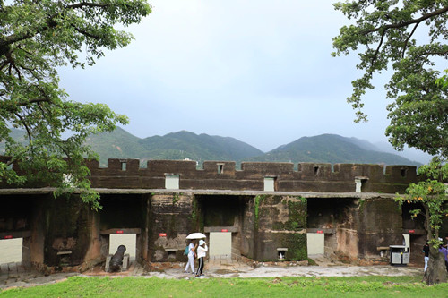 于江门市新会区参观崖门古炮台遗址