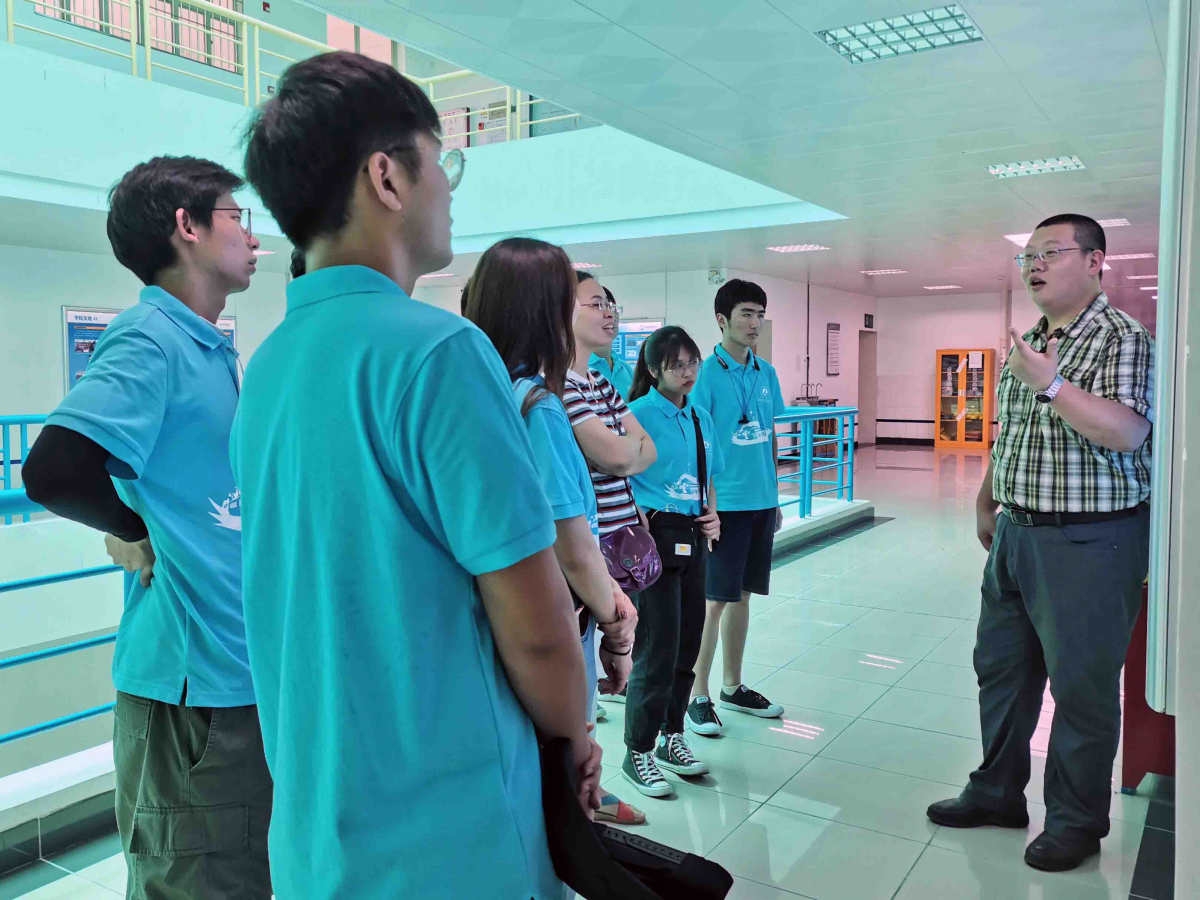 苏明副院长中国地质大学（武汉）海洋学院一行参观学院