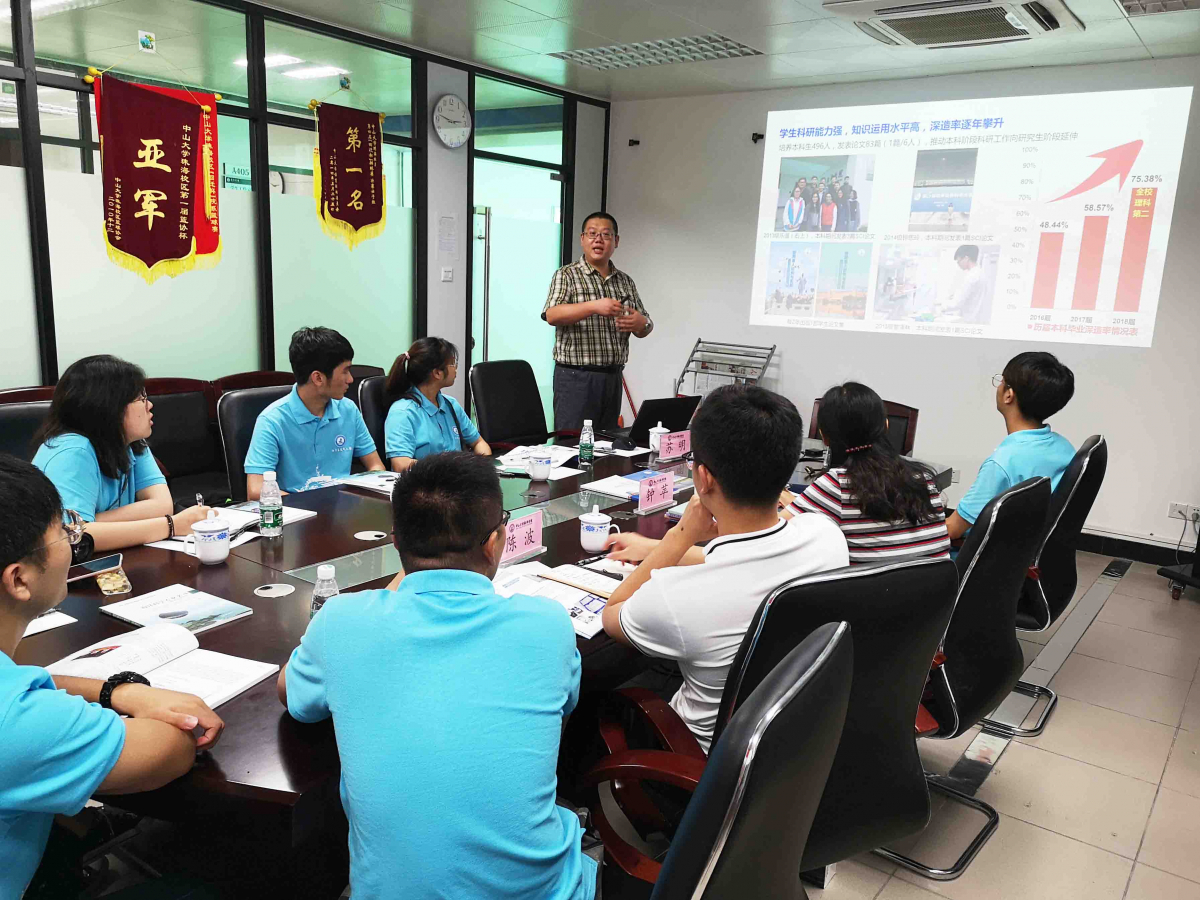 苏明副院长向与会师生介绍我院人才培养情况
