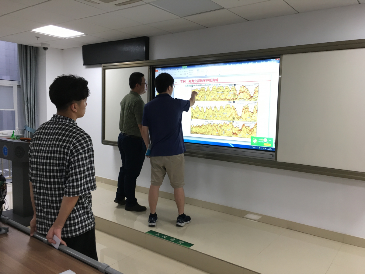 到场学生积极提问交流