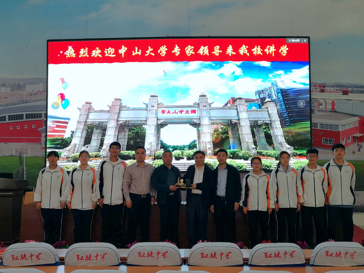 新城红旗中学校长刘渊枢、红旗中学校长薛鹏志及各校副校长对我校本科招生宣传工作给予了大力支持